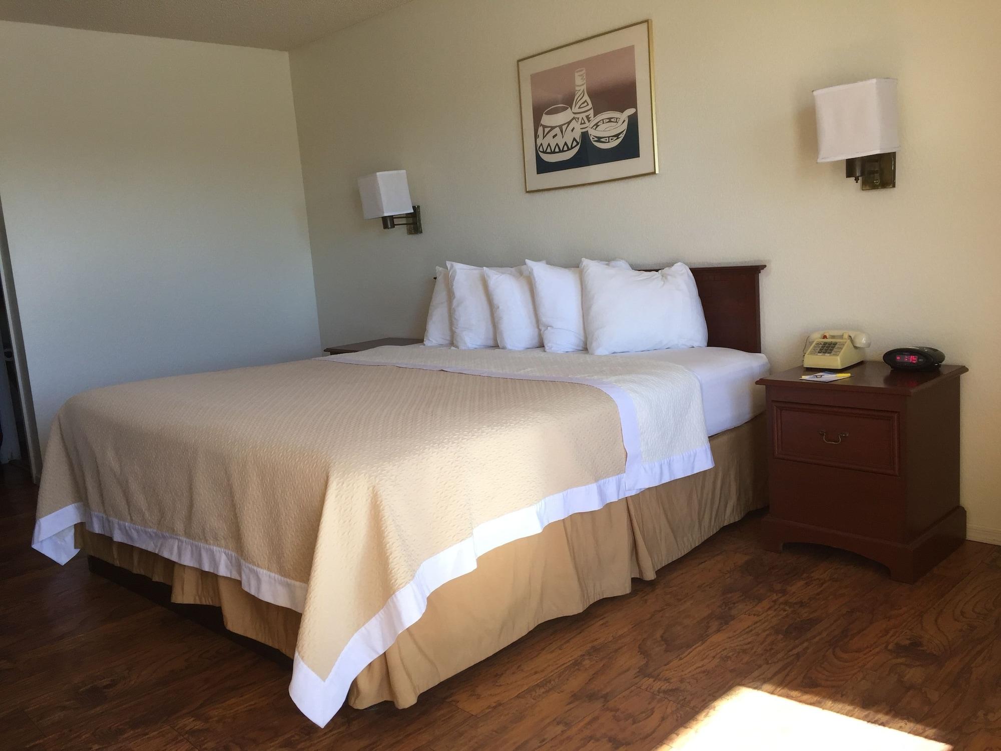 Days Inn By Wyndham Kingman West Экстерьер фото
