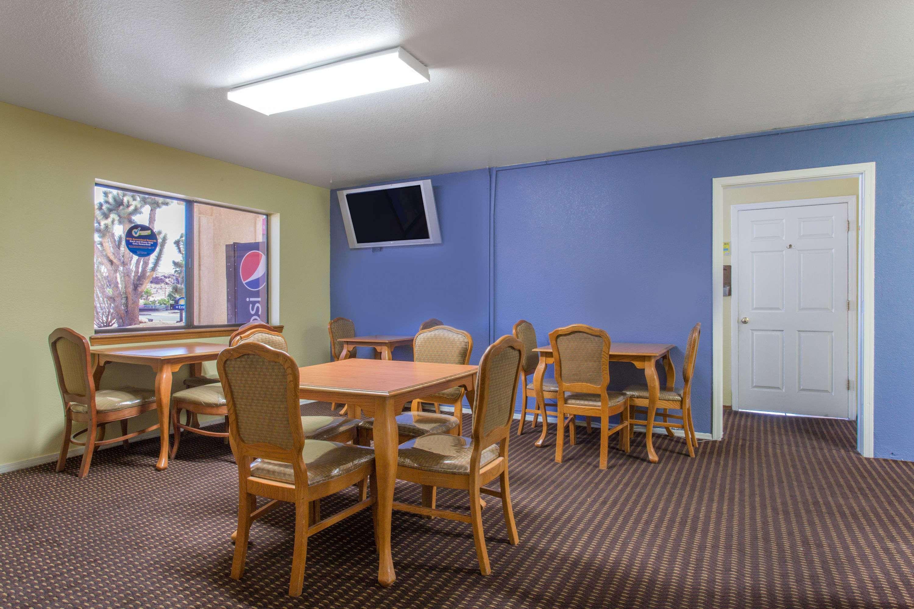 Days Inn By Wyndham Kingman West Экстерьер фото