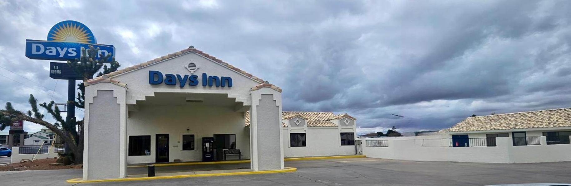 Days Inn By Wyndham Kingman West Экстерьер фото