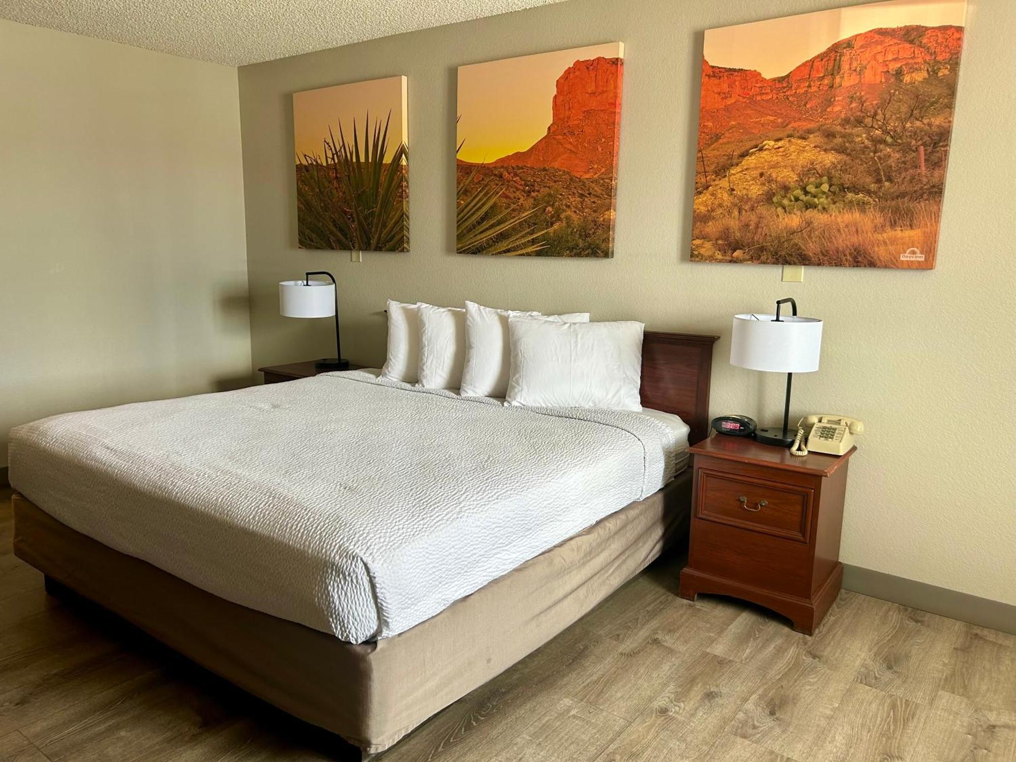 Days Inn By Wyndham Kingman West Экстерьер фото