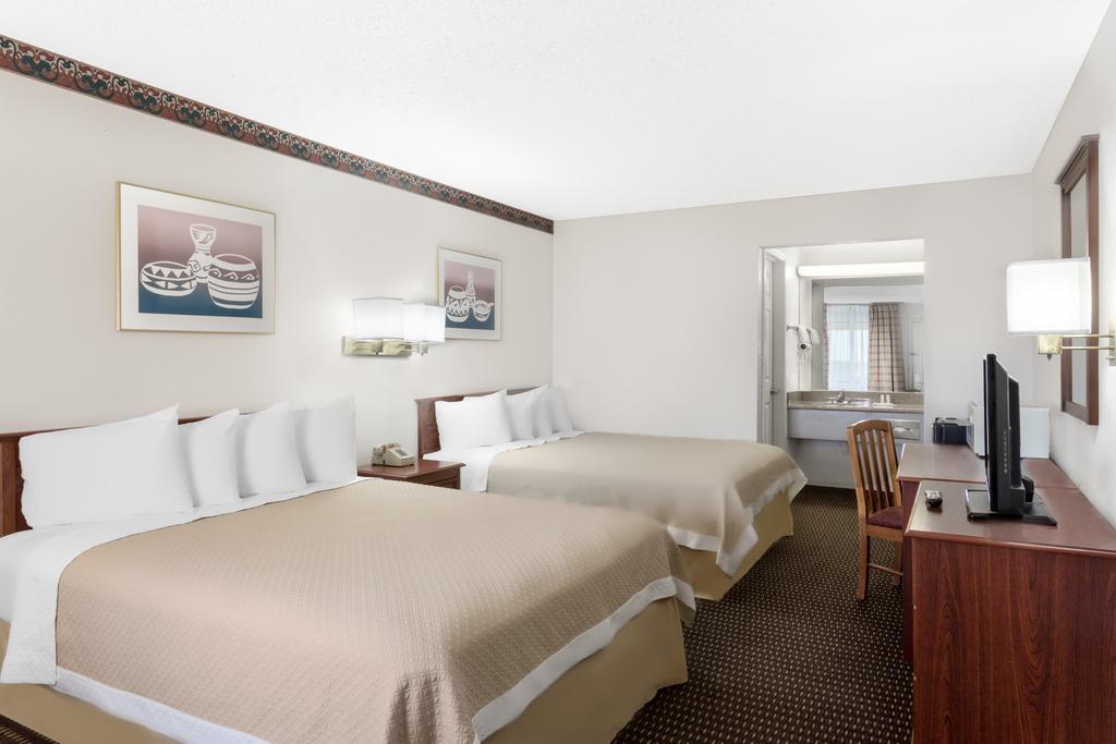 Days Inn By Wyndham Kingman West Экстерьер фото